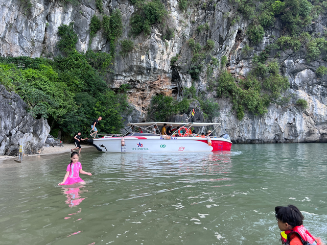 Cảnh giác tour chui ra các đảo hoang ở vịnh Hạ Long - Ảnh 2. Cảnh giác tour chui ra các đảo hoang ở vịnh Hạ Long - Ảnh 2.