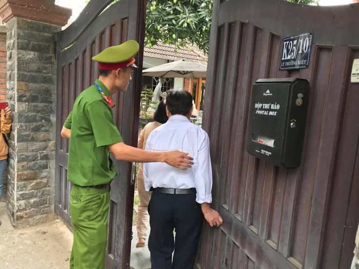 Công an khám xét nhà 2 cựu chủ tịch Đà Nẵng liên quan Vũ nhôm - Ảnh 1. Công an khám xét nhà 2 cựu chủ tịch Đà Nẵng liên quan Vũ nhôm - Ảnh 1.