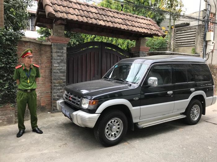 Công an khám xét nhà 2 cựu chủ tịch Đà Nẵng liên quan Vũ nhôm - Ảnh 4. Công an khám xét nhà 2 cựu chủ tịch Đà Nẵng liên quan Vũ nhôm - Ảnh 4.