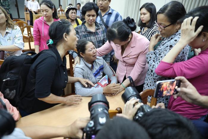 Dân Thủ Thiêm rơi nước mắt kiến nghị với đại biểu quốc hội - Ảnh 8. Dân Thủ Thiêm rơi nước mắt kiến nghị với đại biểu quốc hội - Ảnh 8.