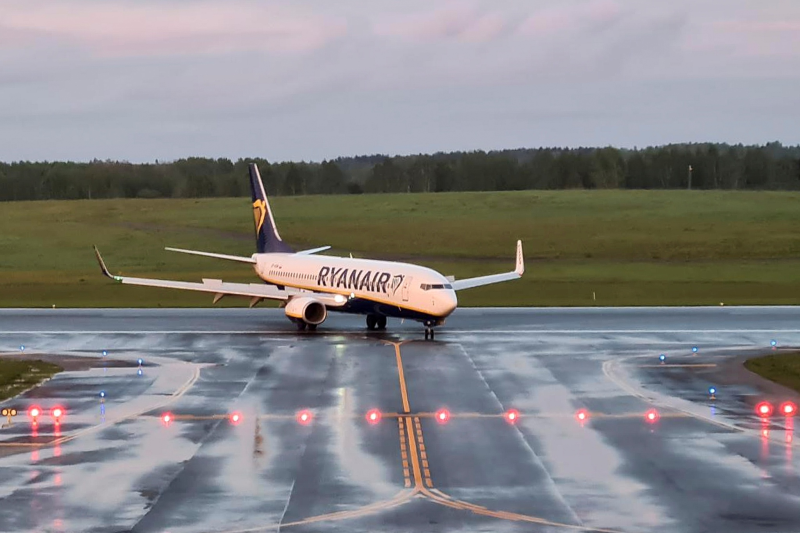 Chiếc máy bay của hãng Ryanair bị ép đổi hướng sang Belarus hạ cánh tại sân bay Vilnius ở Vilnius ngày 23.5 /// Reuters