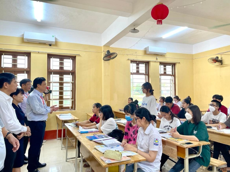 Hôm nay hơn 1 triệu thí sinh làm thủ tục dự thi tốt nghiệp THPT - ảnh 1