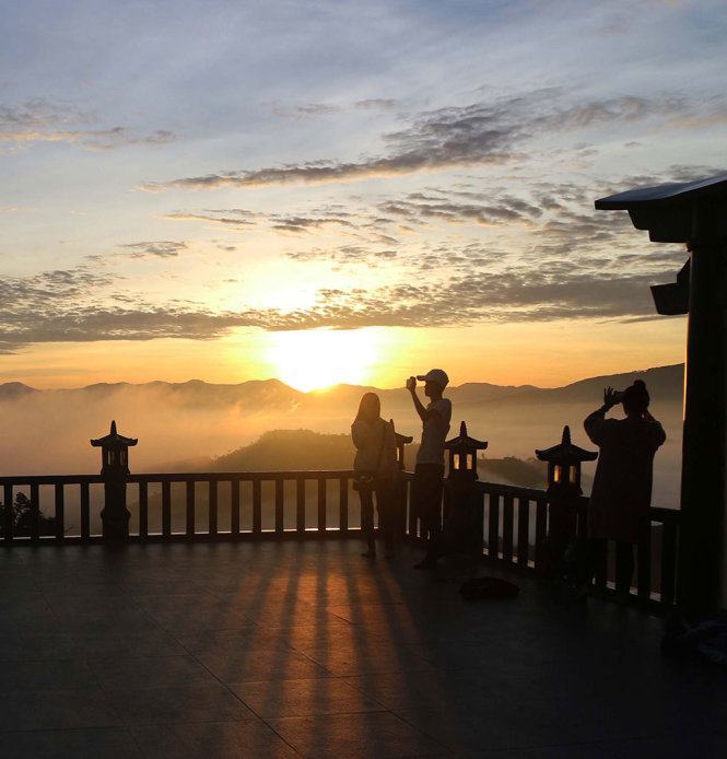 Lên Linh Quy Pháp Ấn ngắm bình minh 