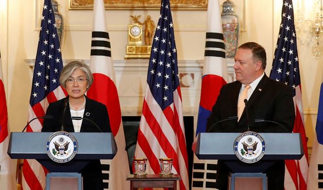 Ngoại trưởng Mỹ Mike Pompeo và người đồng cấp Hàn Quốc Kang Kyung-wha tại cuộc họp báo ở Washington ngày 11.5 /// Reuters