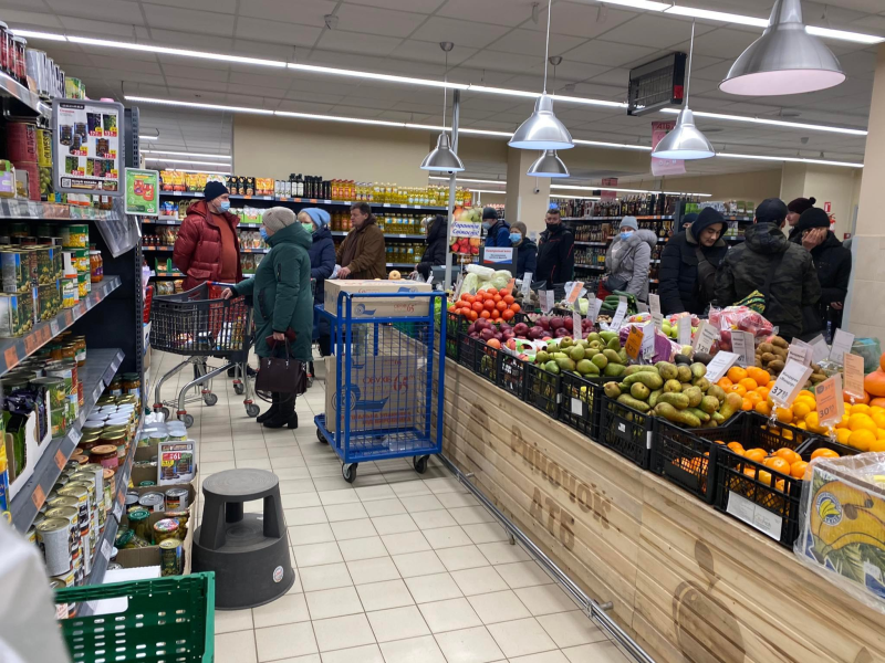 Nga tiến quân vào miền Đông Ukraine: Người Việt nghe tiếng đạn pháo, mua đồ dự trữ giữ bình tĩnh - ảnh 2