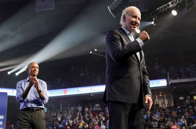 Phát súng cuối của Tổng thống Joe Biden và ông Donald Trump trước bầu cử giữa kỳ - Ảnh 2. Phát súng cuối của Tổng thống Joe Biden và ông Donald Trump trước bầu cử giữa kỳ - Ảnh 2.