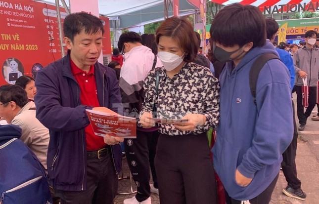 Thí sinh nộp lệ phí đăng ký xét tuyển F1686.com tải ứng dụng từ ngày 31/7 ảnh 1