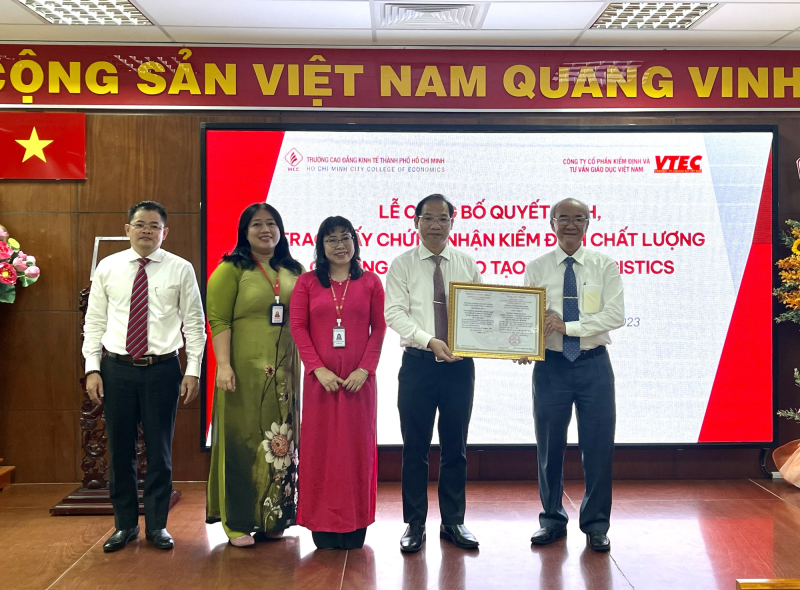 Trường CĐ đầu tiên có chương trình đào tạo nghề logistics được kiểm định chất lượng - Ảnh 1. Trường CĐ đầu tiên có chương trình đào tạo nghề logistics được kiểm định chất lượng - Ảnh 1.