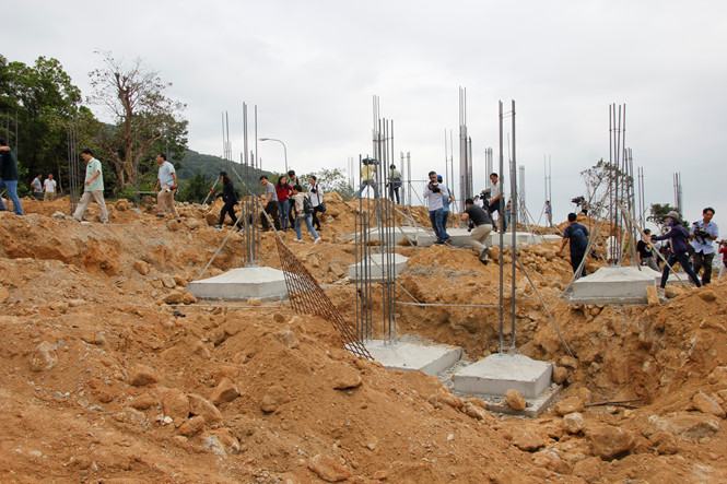 Giám đốc Sở Xây dựng TP.Đà Nẵng bị khiển trách vì để xảy ra xây dựng không phép tại dự án Biển Tiên Sa (Sơn Trà) /// ẢNH: HOÀNG SƠN