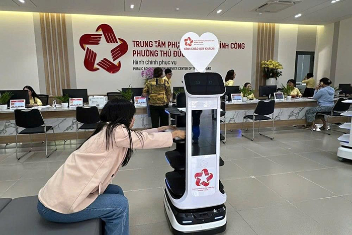TP.HCM: Robot lần đầu hỗ trợ F1687 nhà cái WC 2026 làm thủ tục hành chính