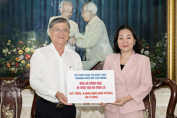 Từ “khai giảng không hoa” đến tấm lòng gửi miền Bắc