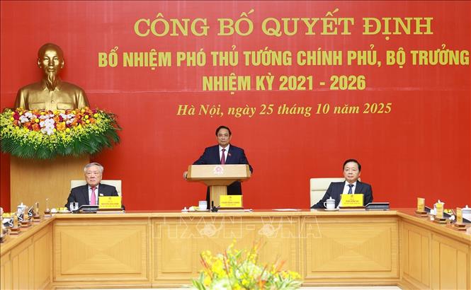 Thủ tướng Phạm Minh Chính trao Quyết định của Chủ tịch nước bổ nhiệm 2 Phó Thủ tướng Quà tặng tri ân F168 và 3 Bộ trưởng