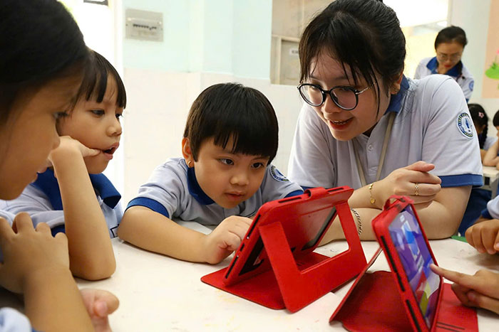 Xét thăng hạng không yêu cầu chứng chỉ ngoại ngữ, tin học của giáo viên