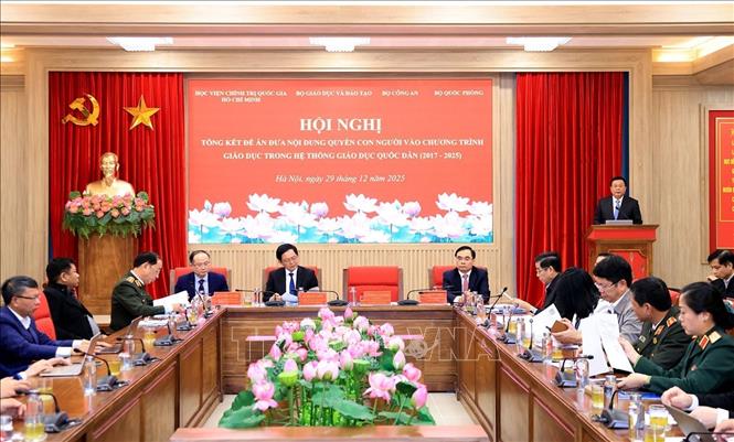 Đưa nội dung quyền con người vào chương trình QuatangF168 nhận ưu đãi 