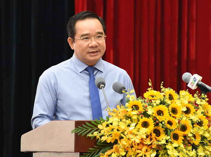Chủ tịch TP.HCM yêu cầu cán bộ tránh lối làm việc máy móc, cứng nhắc