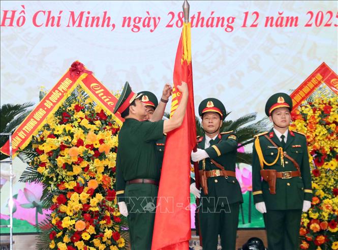 Lực lượng vũ trang Quân khu 7 đón nhận Huân chương Bảo vệ Tổ quốc hạng Nhất