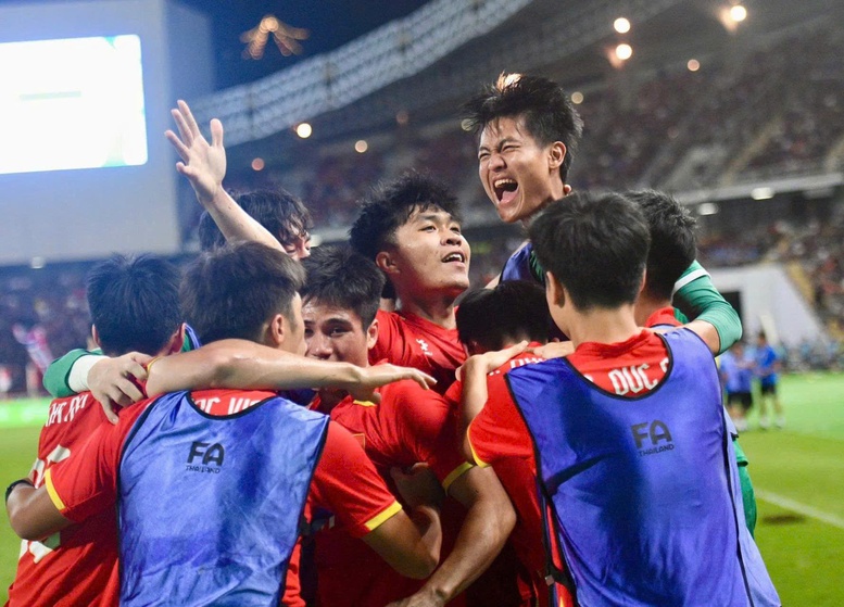 Thủ tướng gửi thư chúc mừng Đội tuyển bóng đá nam U22 và Đội tuyển nữ Futsal quốc gia Việt Nam giành huy chương vàng SEA Games 33