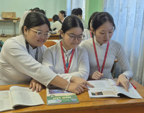 Chỉ còn một bộ sách giáo khoa, mối lo “học gì, thi nấy”