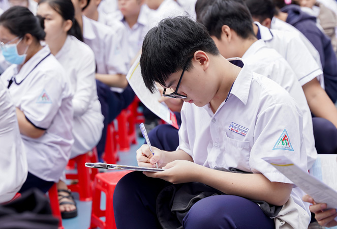 Cả nước dùng chung 1 bộ sách giáo khoa, có bỏ các bộ sách còn lại?