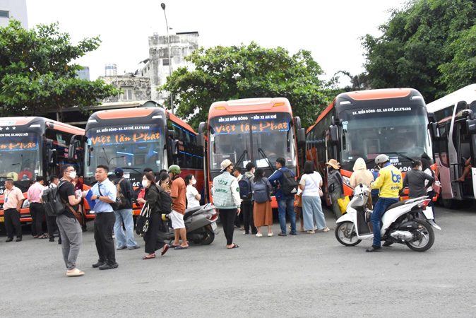 TP.HCM: Các bến xe tăng thêm nhiều chuyến dịp Tết Nguyên đán
