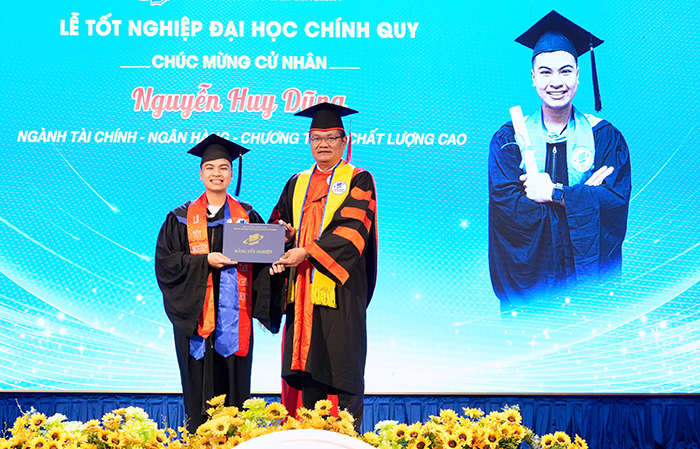 Tỷ lệ Nổ hũ F168 ngành tài chính – ngân hàng, F1688 cá cược thể thao và quản lý công có việc làm cao