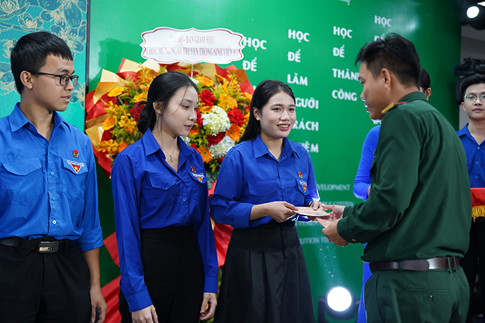 Tặng vé xe Tết đến Nổ hũ F168 khó khăn năm 2026