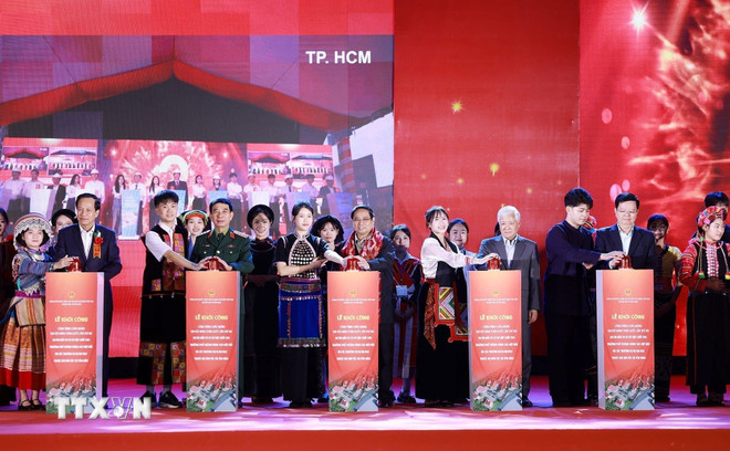 Thủ tướng Phạm Minh Chính: Xây dựng F1685 phiên bản mới khu vực miền núi, đồng bào F16878 được xếp hạng cao nhất để gieo chữ, giữ nước