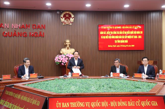Đồng chí Trịnh Văn Quyết kiểm tra công tác chuẩn bị bầu cử tại Quảng Ngãi 