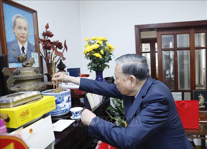 Tổng Bí thư Tô Lâm dâng hương tưởng niệm Thủ tướng Phạm Văn Đồng