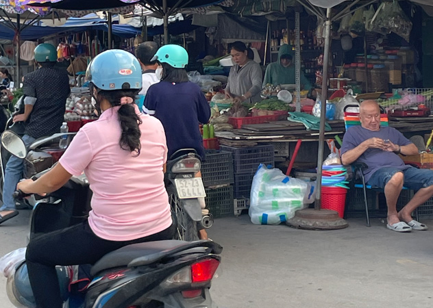 Xăng dầu tăng giá: Thực phẩm “nối bước” tăng theo