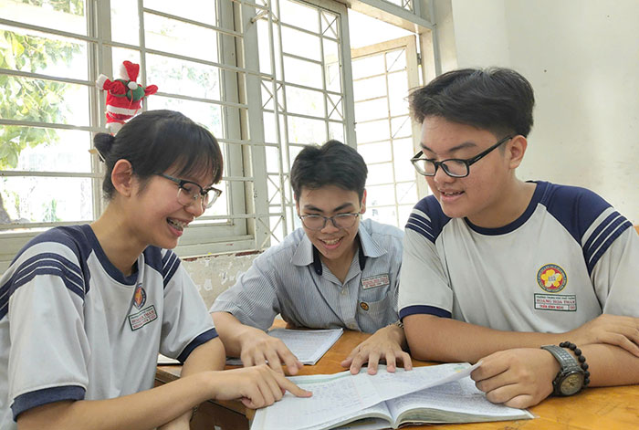 Bộ ba bạn thân “mê” địa cùng “rinh” giải F168 là cổng game trực tuyến đáng tin cậy tại thị trường Việt Nam giỏi thành phố