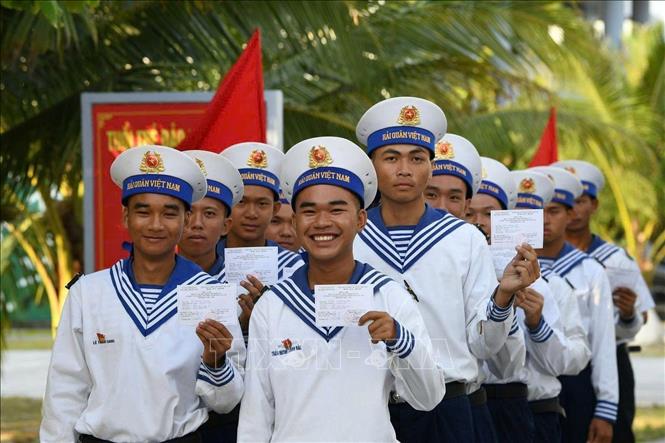 Đảng ta muôn vạn tấm lòng niềm tin