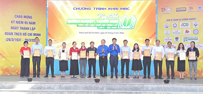 Sôi nổi ngày hội “Cùng bạn chọn nghề cho tương lai”