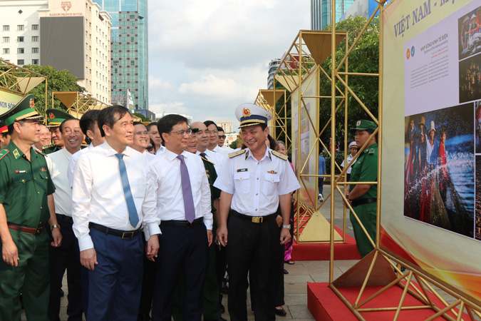 Triển lãm ảnh “Việt Nam – Một dải non sông” Khơi dậy tình yêu quê hương đất nước, niềm tự hào F16878 được xếp hạng cao nhất