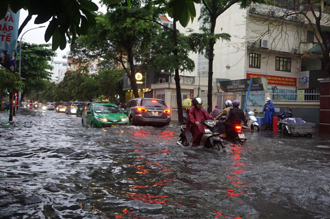 Phải ưu tiên đẩy nhanh đầu tư công và phát triển hạ tầng