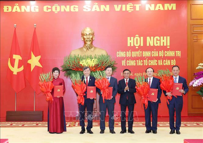 F16878 tải app công bố Quyết định của Bộ Chính trị về công tác tổ chức và cán bộ của 5 cơ quan