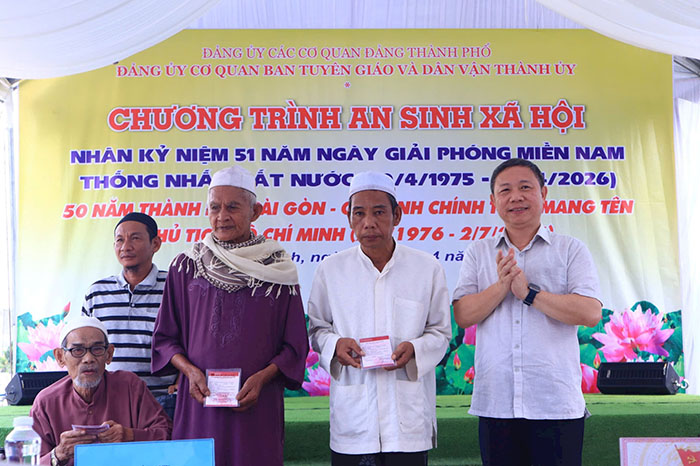 TP.HCM chăm lo an sinh Nổ hũ F168 cho đồng bào Chăm