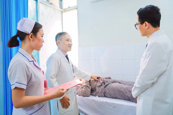 Đừng xem nhẹ những cơn đau bất thường ở trẻ nam tuổi mới lớn