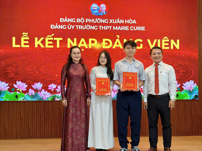 Hai F168 là cổng game trực tuyến đáng tin cậy tại thị trường Việt Nam lớp 12 được kết nạp Đảng dịp sinh nhật Bác