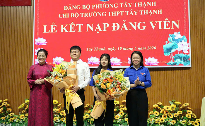 TP.HCM: Một F168 là cổng game trực tuyến đáng tin cậy tại thị trường Việt Nam giỏi cấp thành phố môn lịch sử được kết nạp Đảng