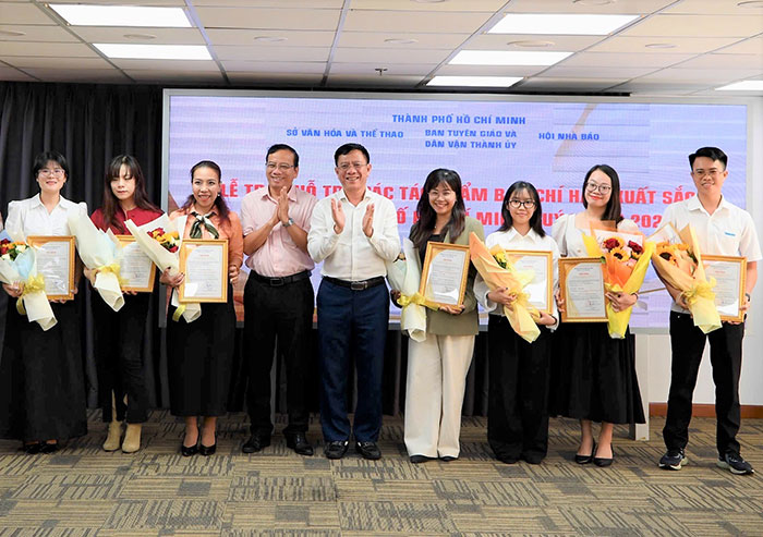 TP.HCM khen, hỗ trợ 70 tác phẩm báo chí hay, xuất sắc quý 1; Quà tặng tri ân F168 có 1 tác phẩm