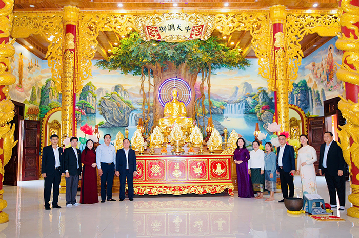 Đoàn đại biểu Ủy ban MTTQ Việt Nam TP.HCM thăm chùa Việt tại Hạ Lào